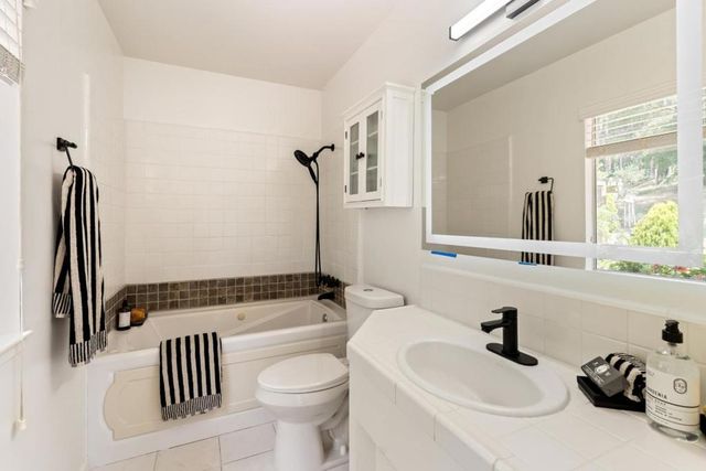 6970 Lakeview Drive, Salinas, CA 93907