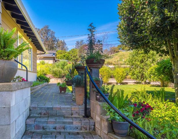 6970 Lakeview Drive, Salinas, CA 93907