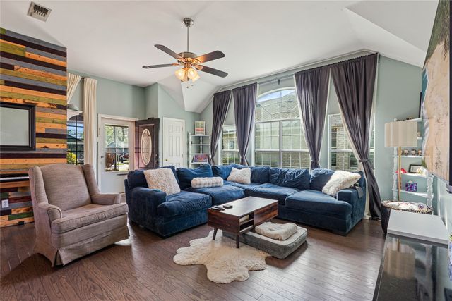 810 Maples Avenue, Mckinney, TX 75069