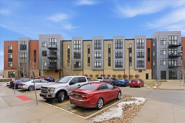 250 State St Apt 302, Cedar Falls, IA 50613