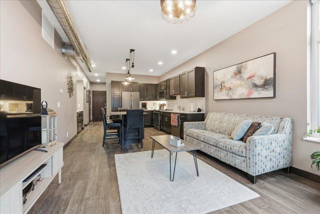 250 State St Apt 302, Cedar Falls, IA 50613