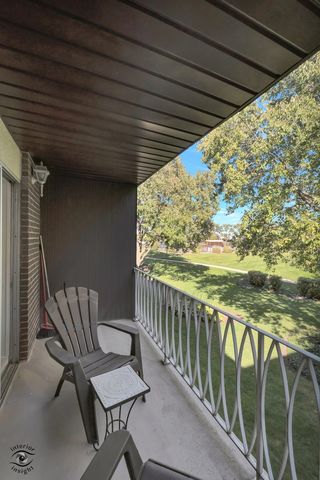1311 S Finley Road 218, Lombard, IL 60148