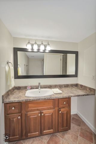 1311 S Finley Road 218, Lombard, IL 60148