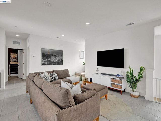 37457 Salt Grass Rd, Newark, CA 94560