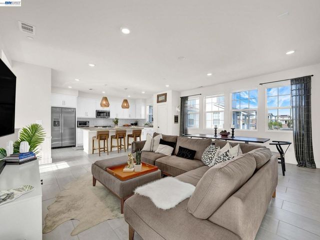 37457 Salt Grass Rd, Newark, CA 94560