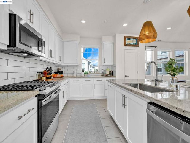 37457 Salt Grass Rd, Newark, CA 94560