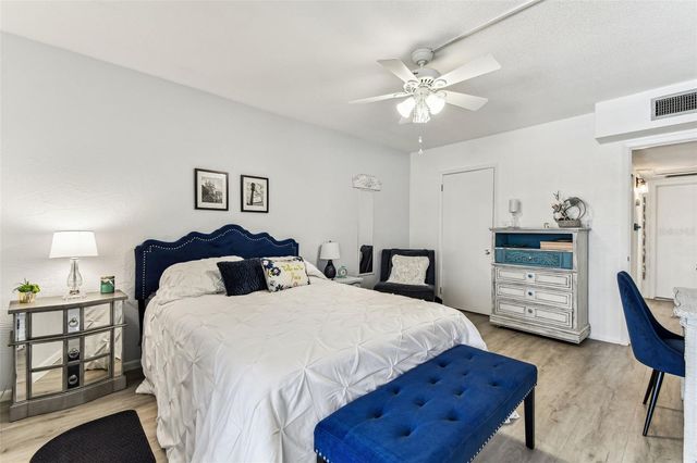 9945 47TH AVENUE 206, St Petersburg, FL 33708