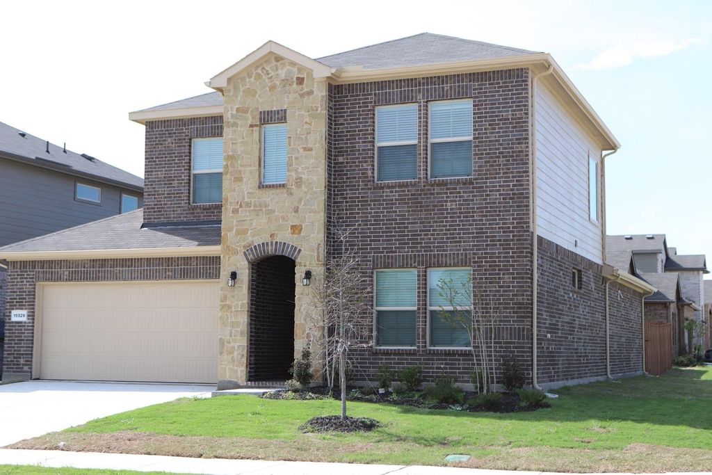 15529 Leaside Drive, Fort Worth, TX 76052