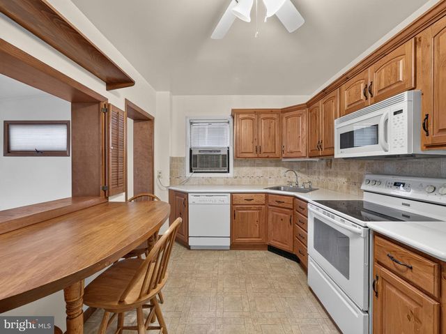 121 E ELM ST, Emmaus, PA 18049