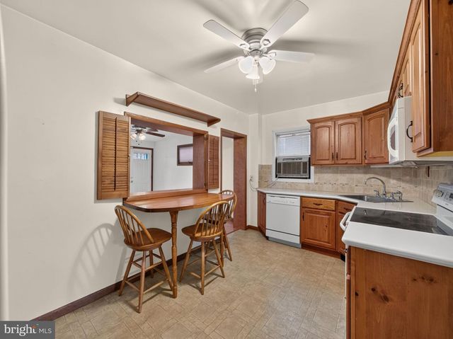 121 E ELM ST, Emmaus, PA 18049