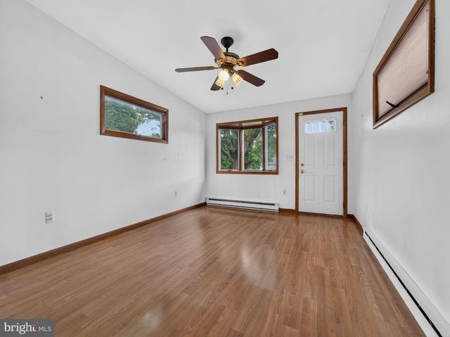 121 E ELM ST, Emmaus, PA 18049