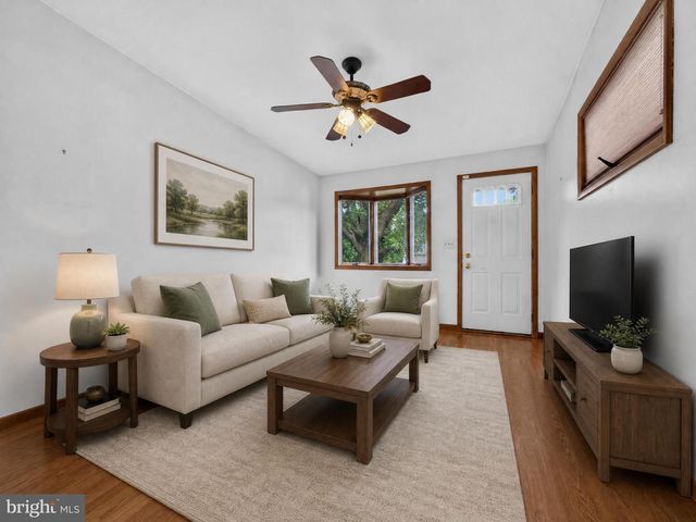 121 E ELM ST, Emmaus, PA 18049