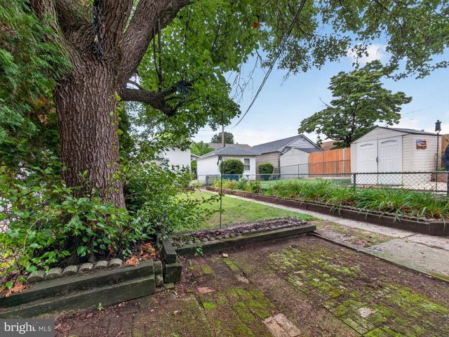 121 E ELM ST, Emmaus, PA 18049