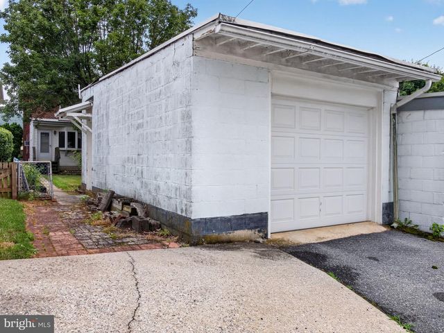 121 E ELM ST, Emmaus, PA 18049