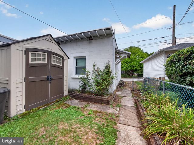 121 E ELM ST, Emmaus, PA 18049