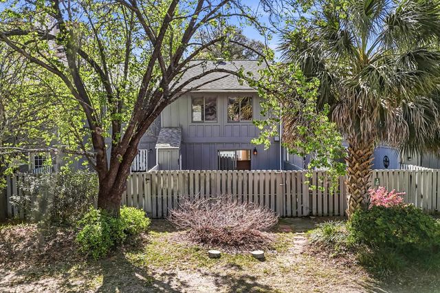 310 75th Ave N Apt 10, Myrtle Beach, SC 29572