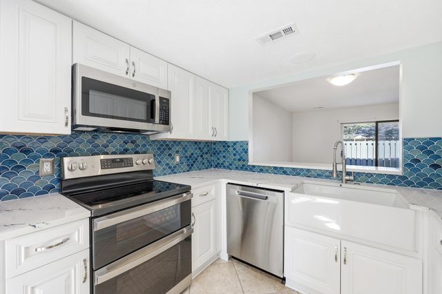 310 75th Ave N Apt 10, Myrtle Beach, SC 29572