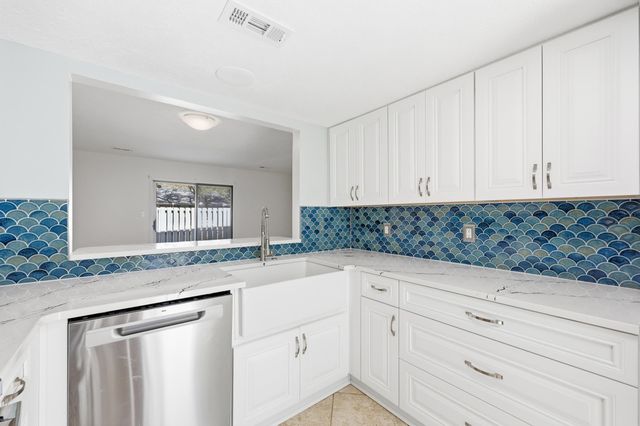 310 75th Ave N Apt 10, Myrtle Beach, SC 29572