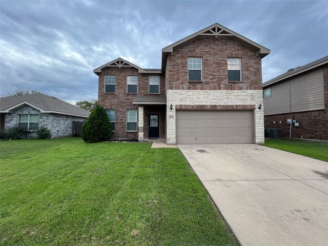 8453 Shallow Creek Drive, Fort Worth, TX 76179