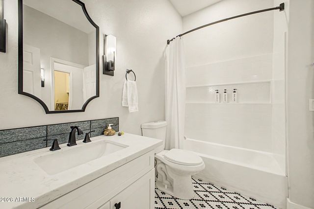 7236 W PARADISE Lane, Peoria, AZ 85382