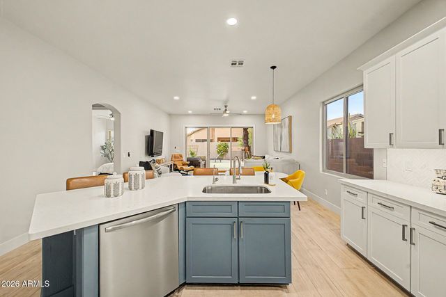 7236 W PARADISE Lane, Peoria, AZ 85382