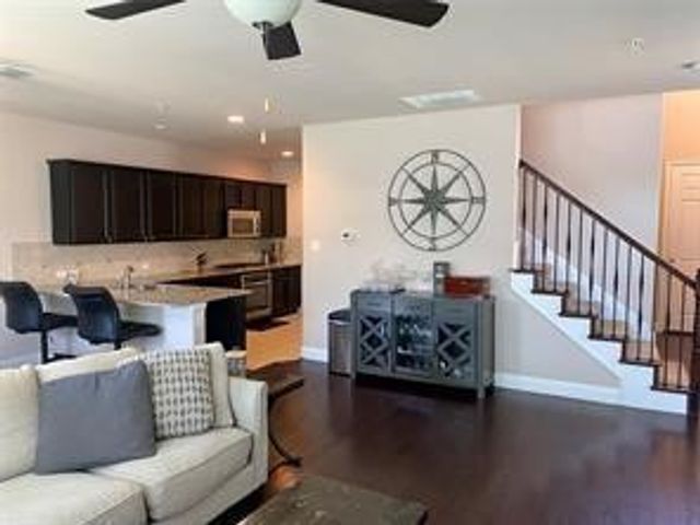 432 Hunt Drive, Lewisville, TX 75067