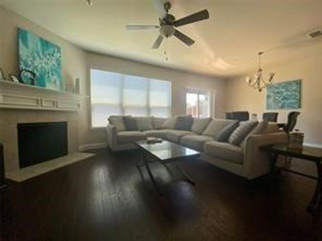 432 Hunt Drive, Lewisville, TX 75067