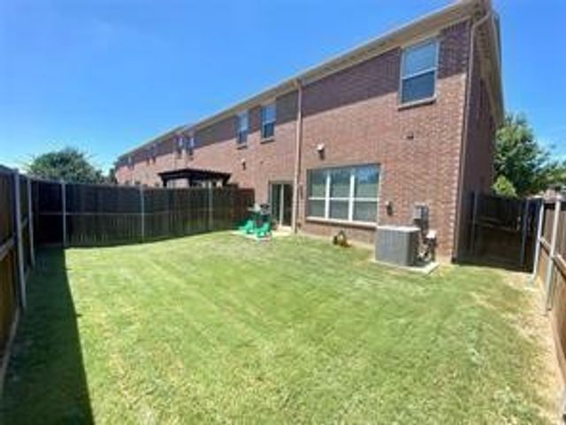 432 Hunt Drive, Lewisville, TX 75067