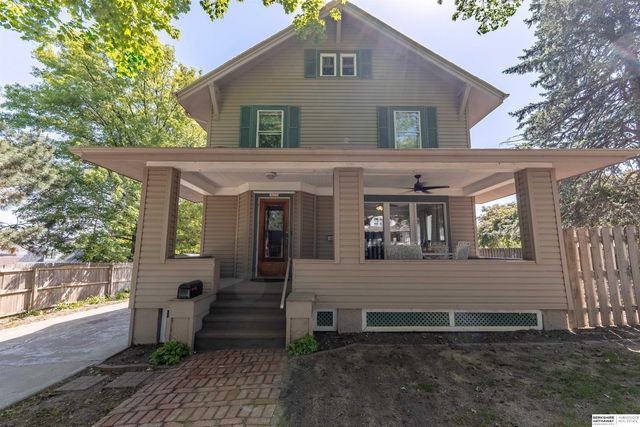 623 S Adams Street, Papillion, NE 68046
