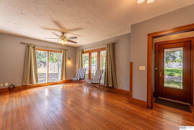 623 S Adams Street, Papillion, NE 68046