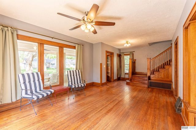 623 S Adams Street, Papillion, NE 68046