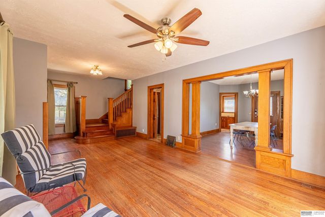 623 S Adams Street, Papillion, NE 68046