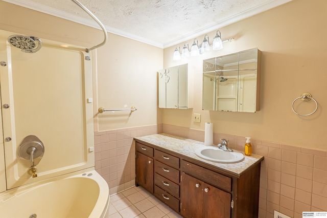 623 S Adams Street, Papillion, NE 68046