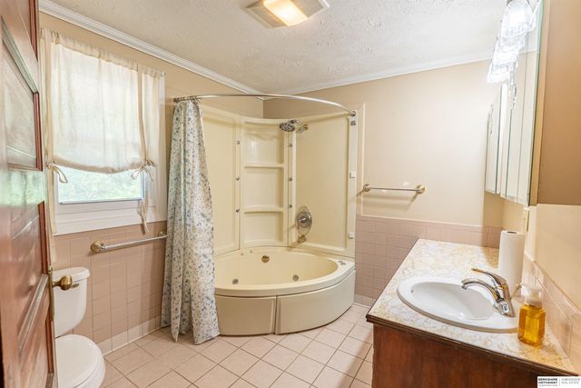 623 S Adams Street, Papillion, NE 68046