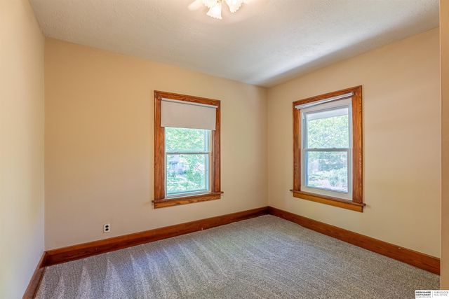 623 S Adams Street, Papillion, NE 68046