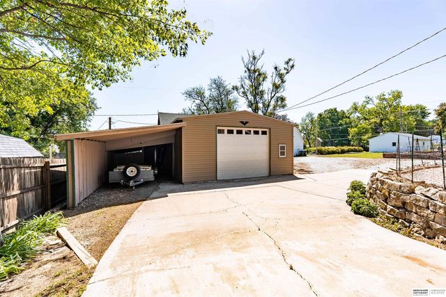 623 S Adams Street, Papillion, NE 68046