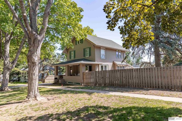623 S Adams Street, Papillion, NE 68046