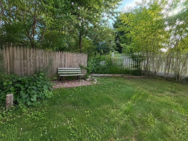 16 Hazelnut Pl 16, Dedham, MA 02026