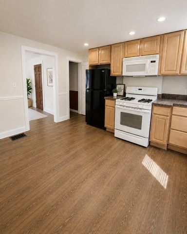 16 Hazelnut Pl 16, Dedham, MA 02026
