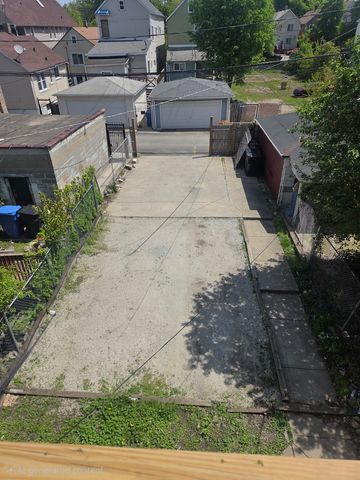 8729 S Commercial Avenue, Chicago, IL 60617