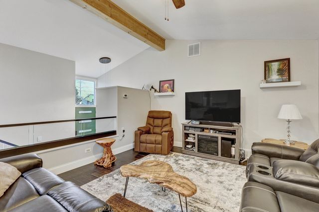 9810 N Lauren Lane, Niles, IL 60714