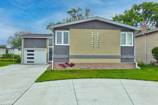 9810 N Lauren Lane, Niles, IL 60714