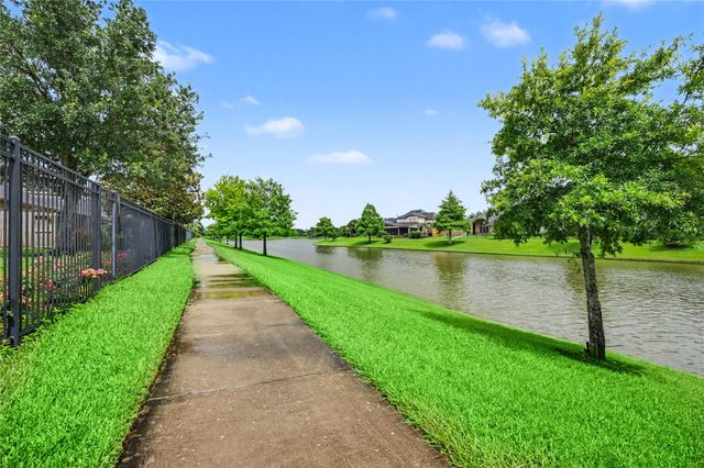 1541 Moncrey Avenue, League City, TX 77573