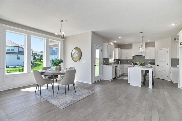 24207 W 58th Place, Shawnee, KS 66226