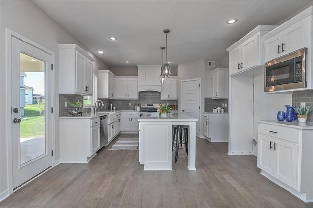 24207 W 58th Place, Shawnee, KS 66226