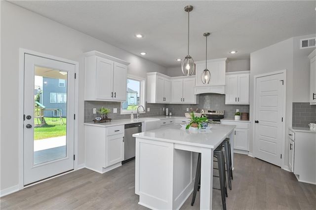 24207 W 58th Place, Shawnee, KS 66226