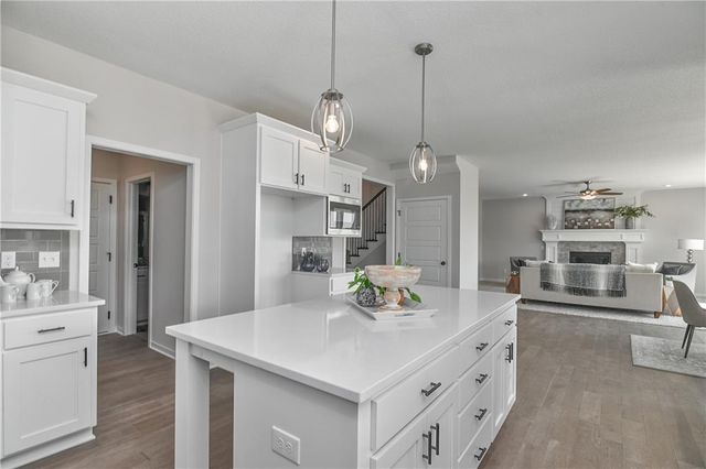 24207 W 58th Place, Shawnee, KS 66226