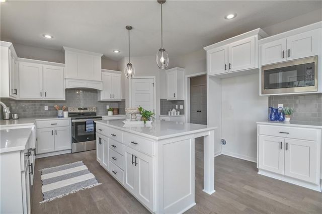 24207 W 58th Place, Shawnee, KS 66226