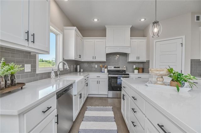 24207 W 58th Place, Shawnee, KS 66226