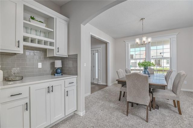 24207 W 58th Place, Shawnee, KS 66226